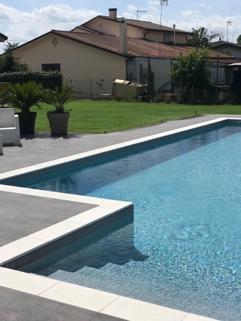 Macroterme per bordo piscina a Padova